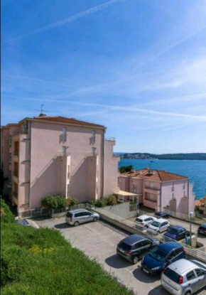 Apartments with a parking space Trogir - 17638